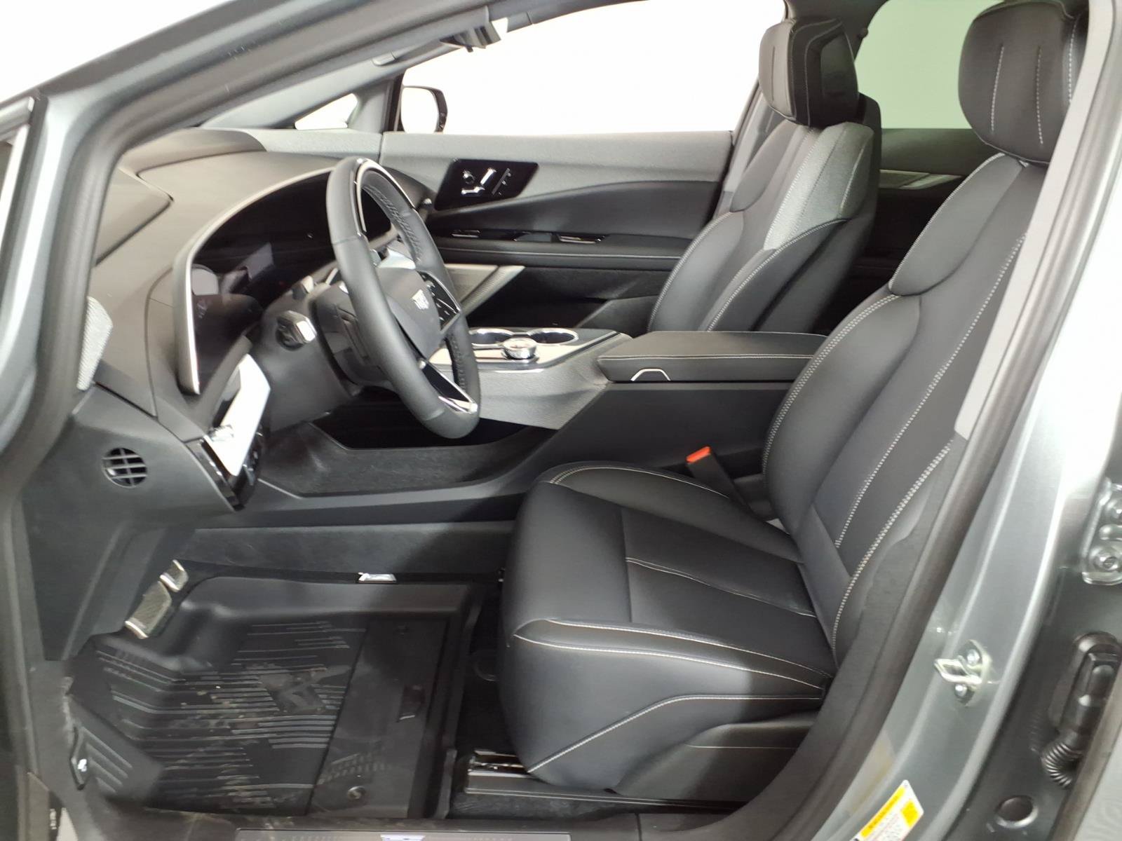 New 2026 Cadillac Optiq Sport 1 w/ LPO, Floor Liner Package AWD/4WD image 4