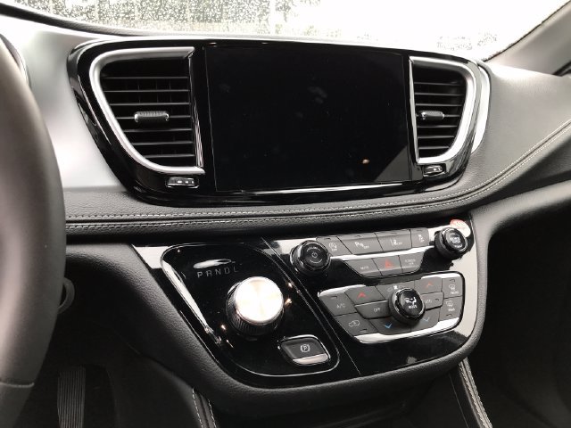 Used 2025 Chrysler Pacifica Limited FWD image 5