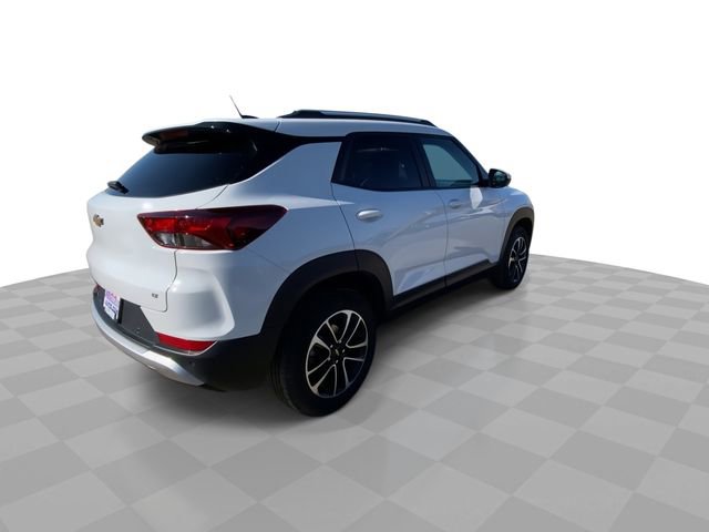 Used 2024 Chevrolet TrailBlazer LT w/ LT Cold Weather Package image 2