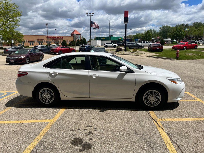 Used 2017 Toyota Camry LE FWD image 4