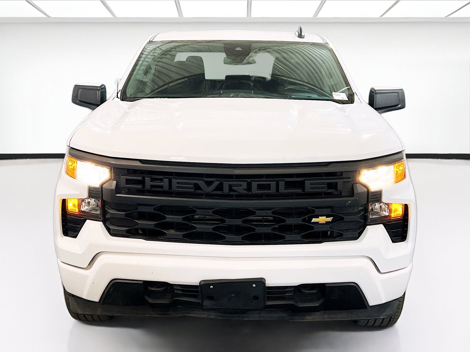 Used 2023 Chevrolet Silverado 1500 Custom image 2