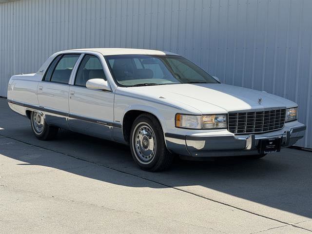 Used 1996 Cadillac Fleetwood Brougham RWD image 2