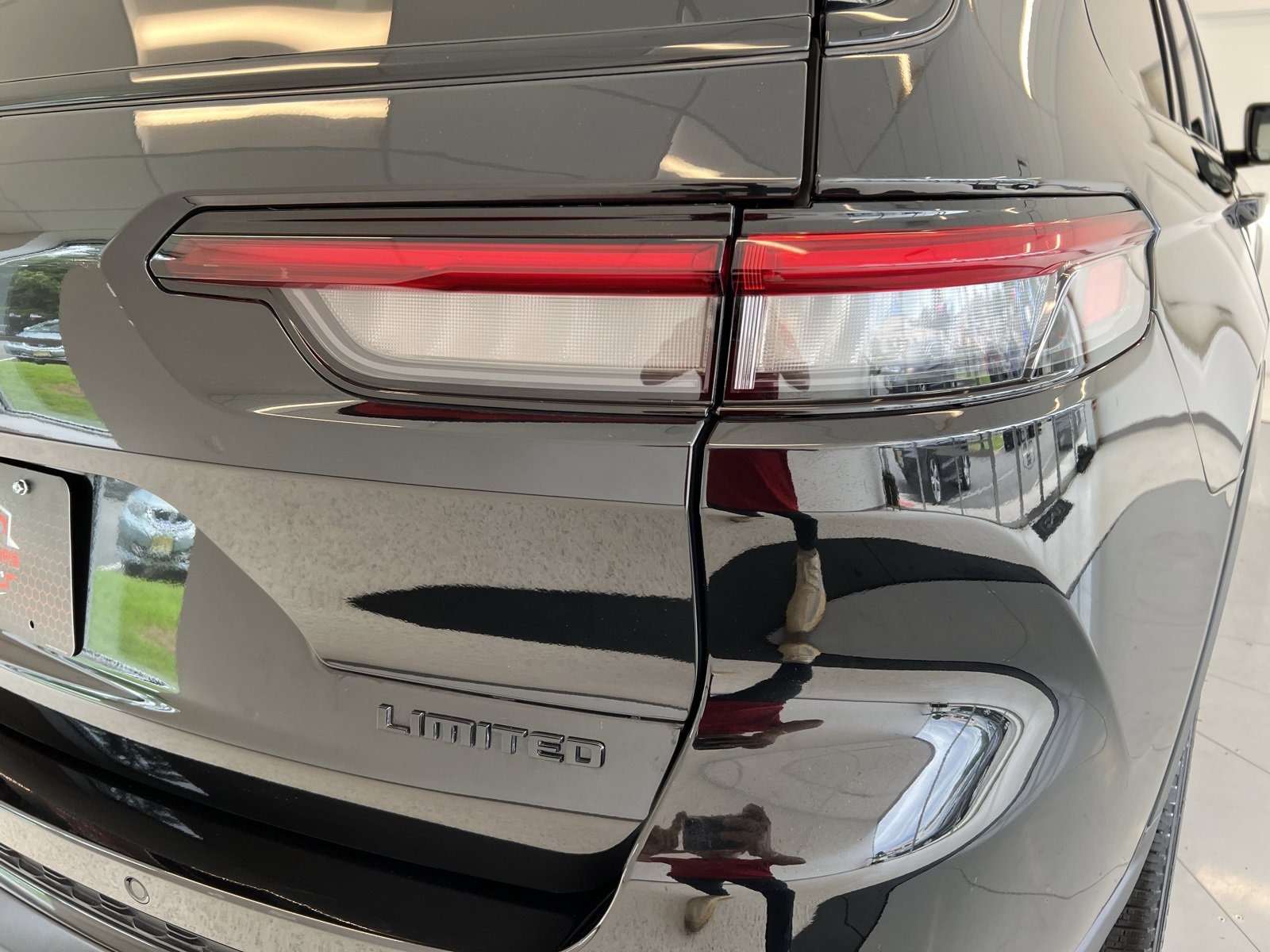 Used 2024 Jeep Grand Cherokee L Limited w/ Black Appearance Package image 56