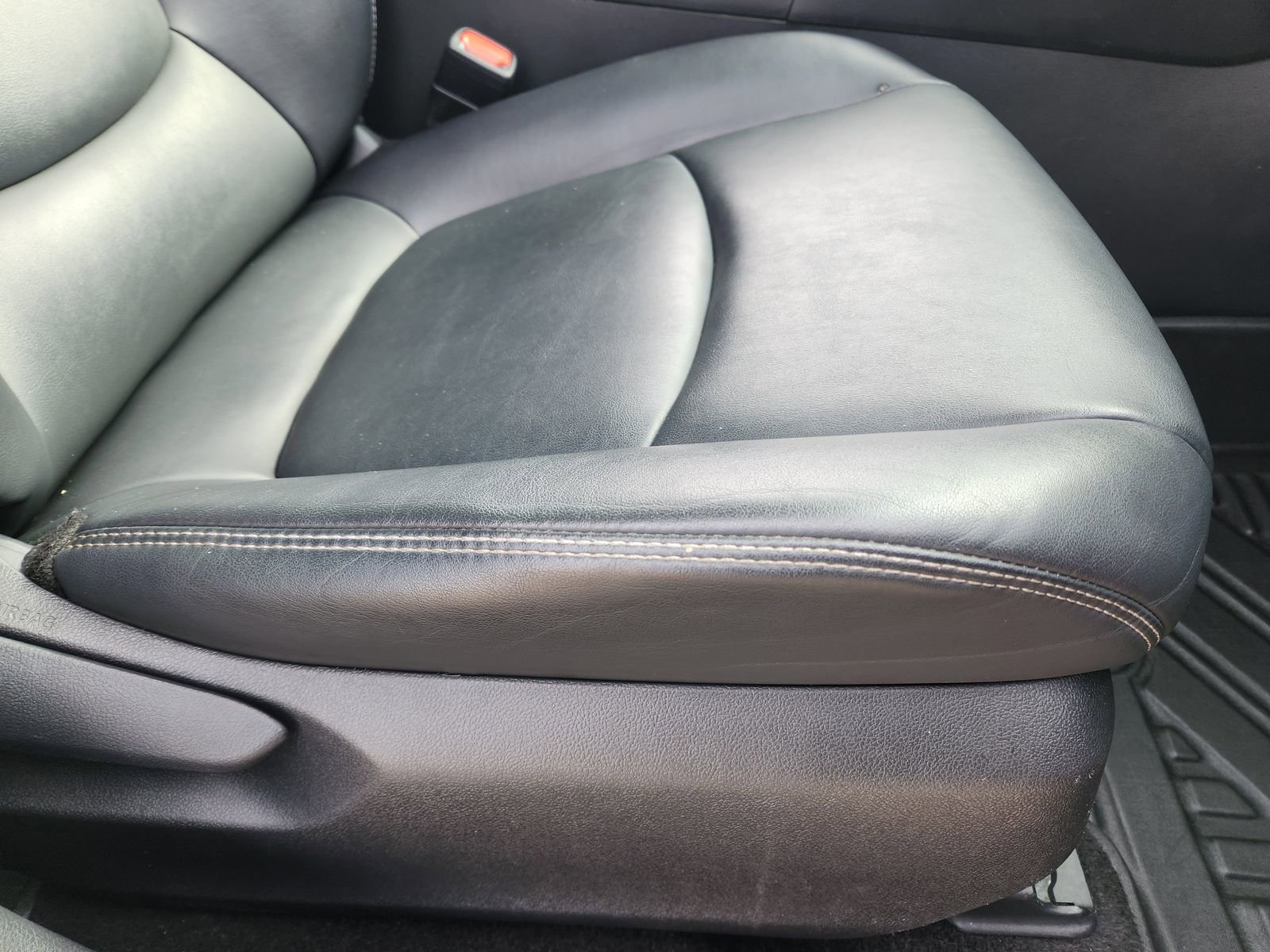 Used 2022 Toyota RAV4 XLE Premium image 28