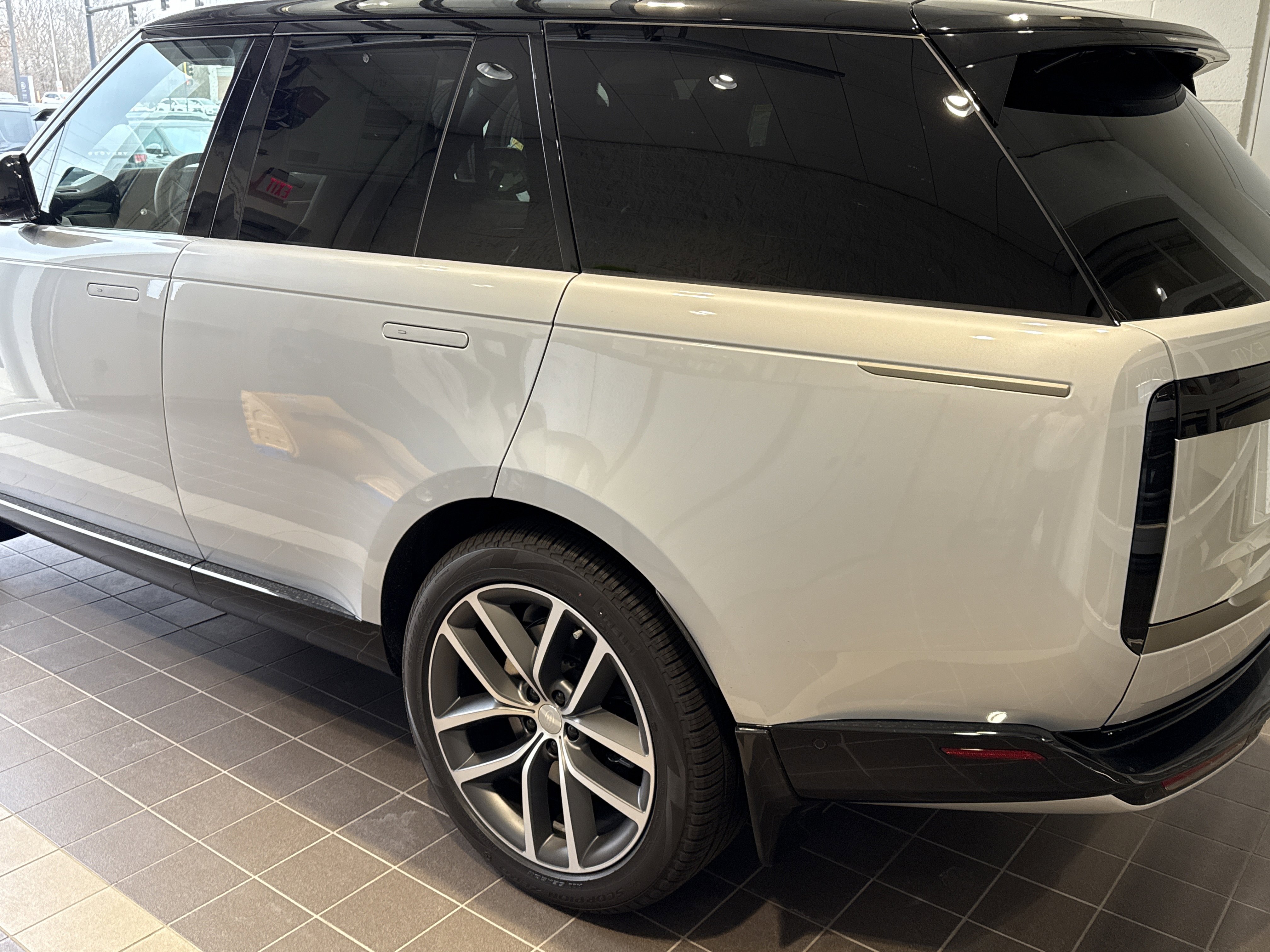 New 2025 Land Rover Range Rover SE image 4