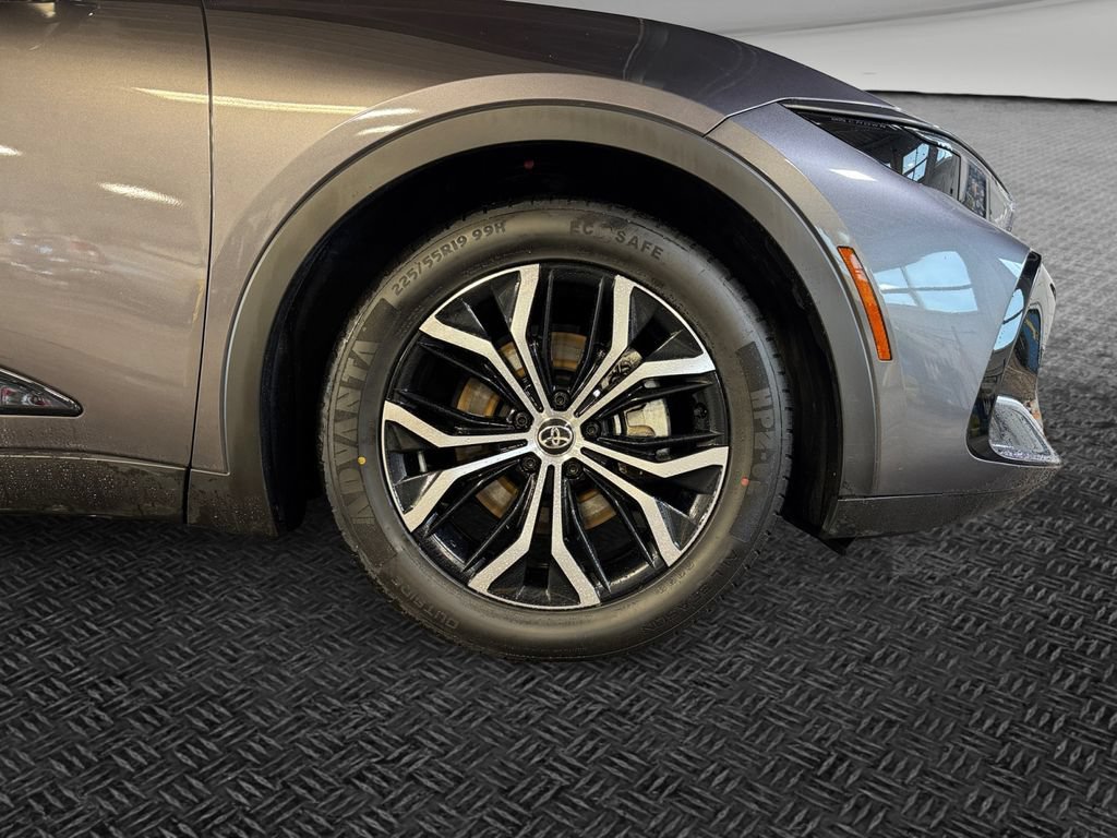 Used 2023 Toyota Crown AWD/4WD image 11