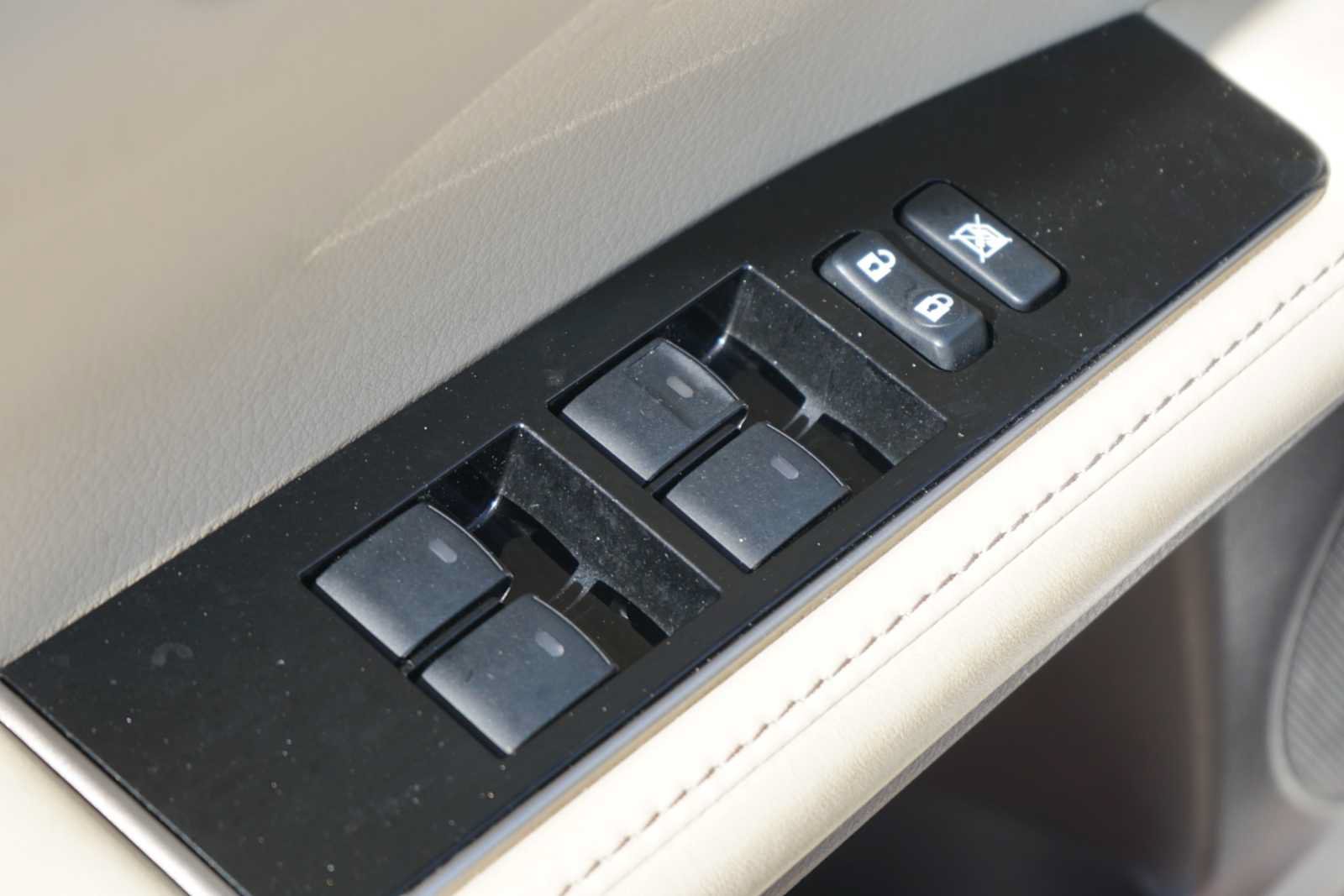 Used 2016 Lexus ES 300h w/ Premium Package w/Wood Trim FWD image 17