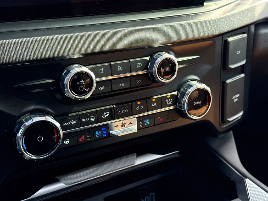 Used 2024 Ford F350 Platinum w/ FX4 Off-Road Package image 27