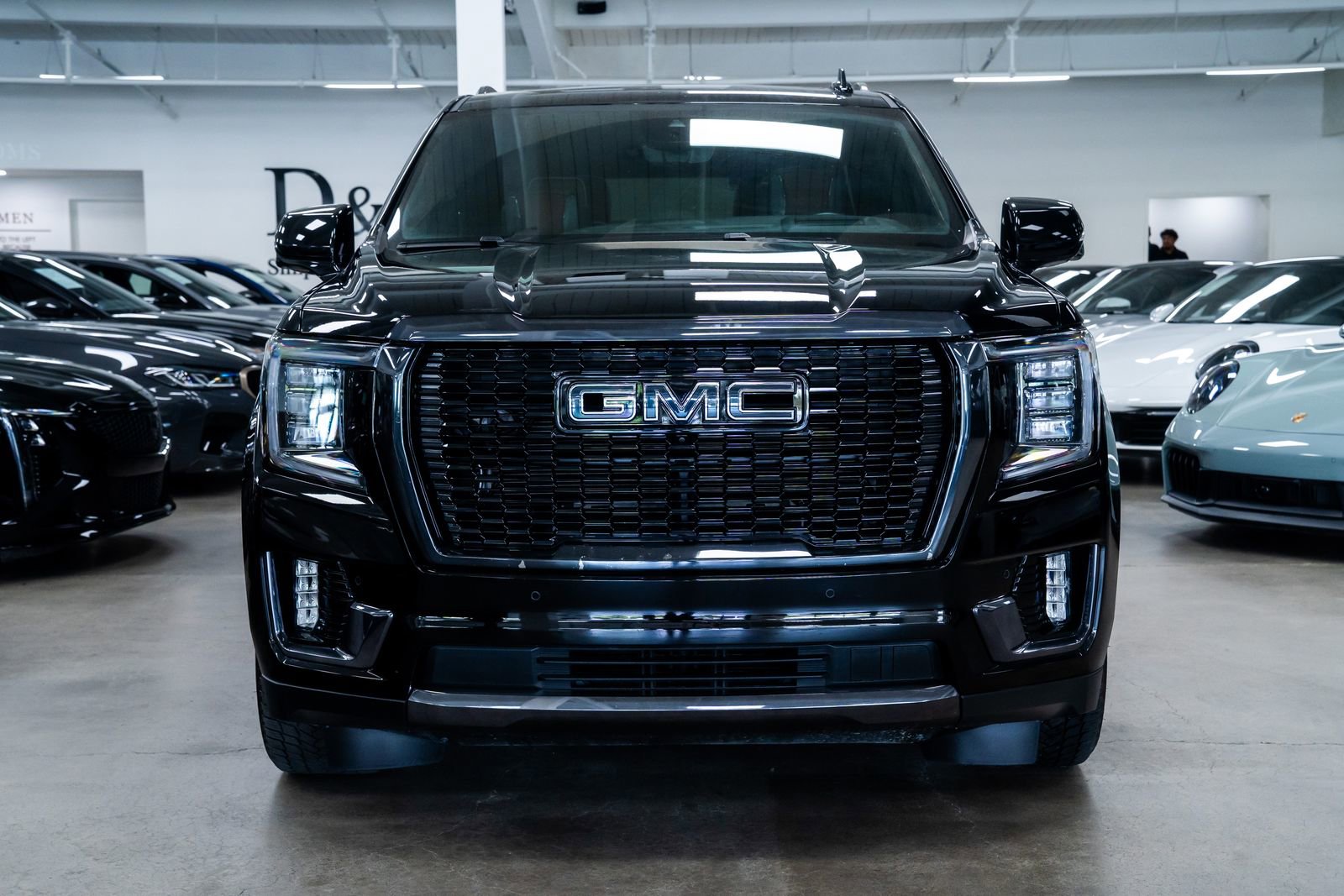 Used 2024 GMC Yukon Denali Ultimate AWD/4WD image 2