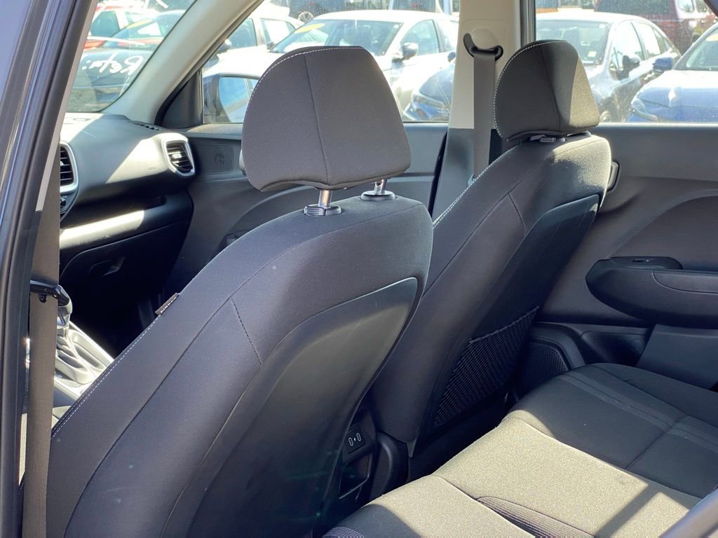 Used 2024 Hyundai Venue SEL image 25