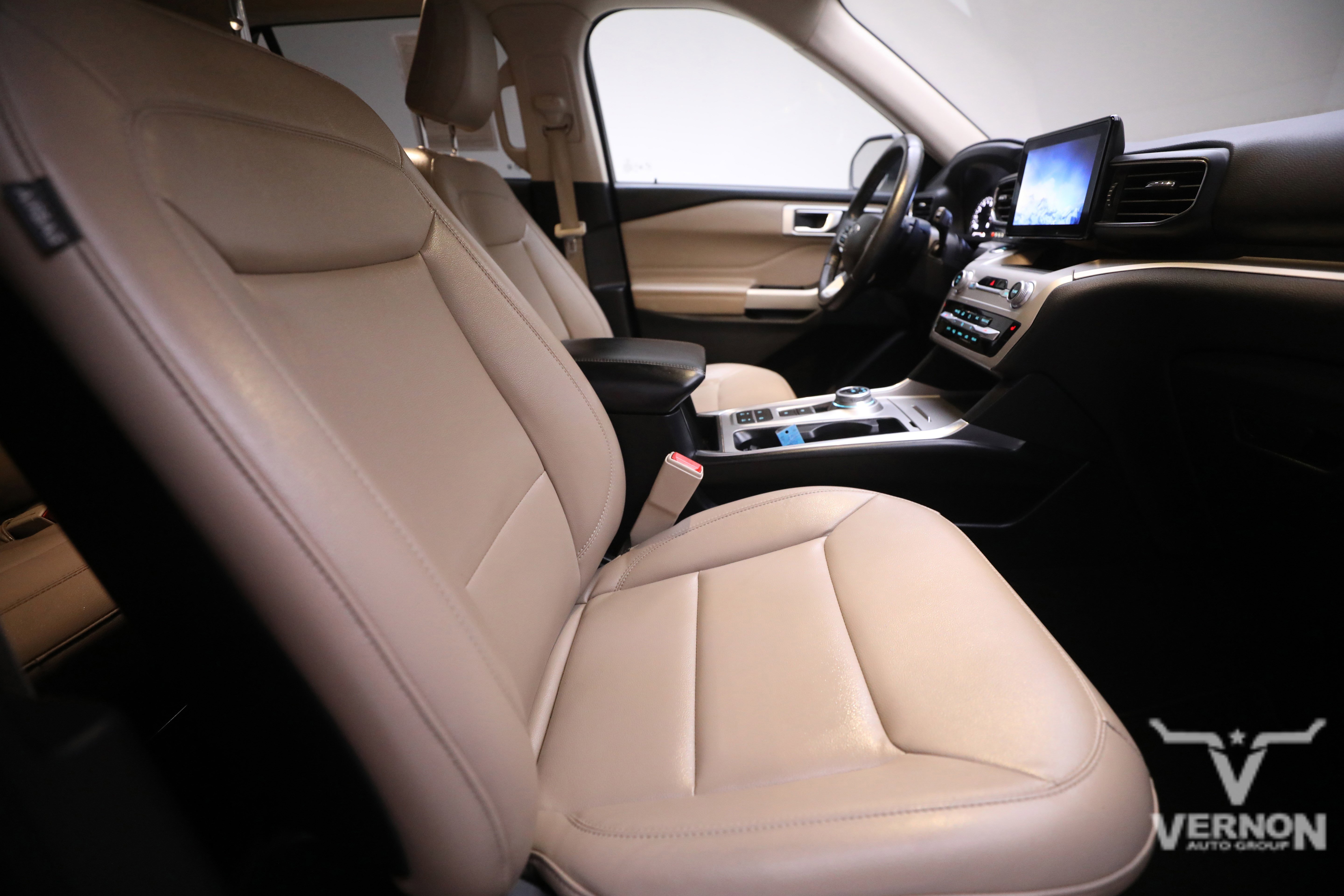 Used 2020 Ford Explorer XLT w/ Equipment Group 202A image 11