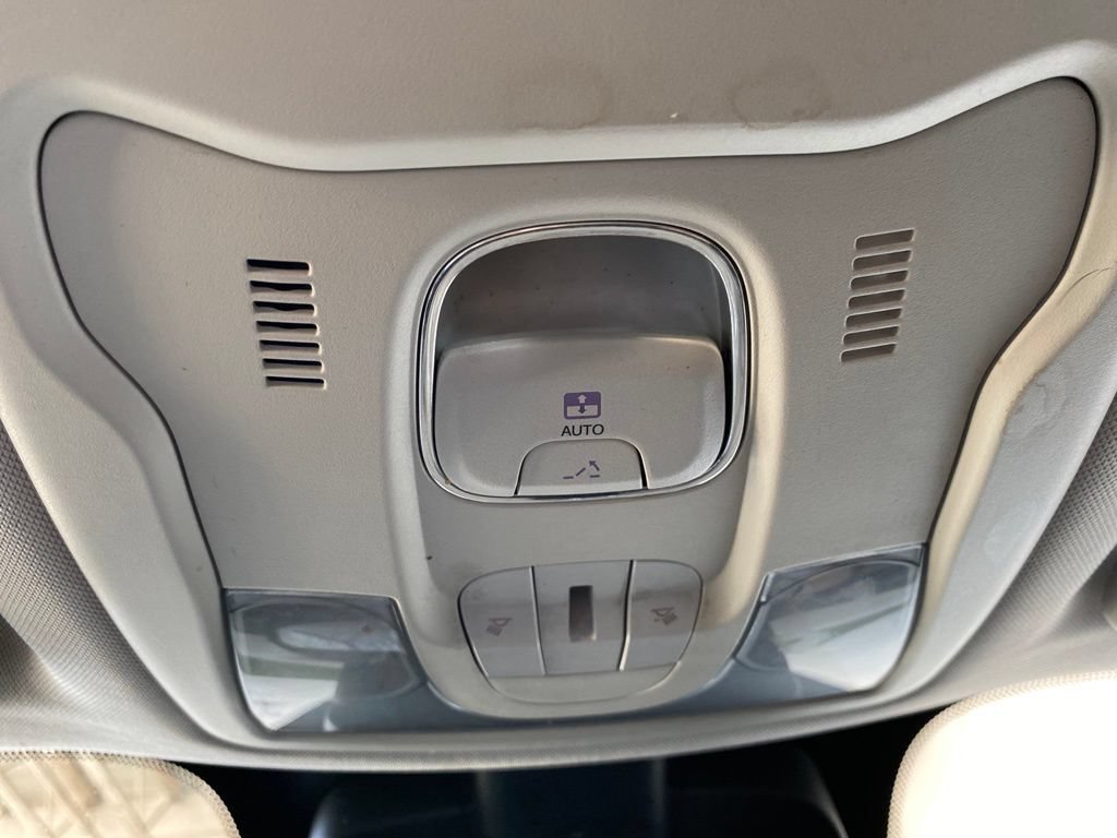 Used 2017 Jeep Renegade Latitude FWD image 21