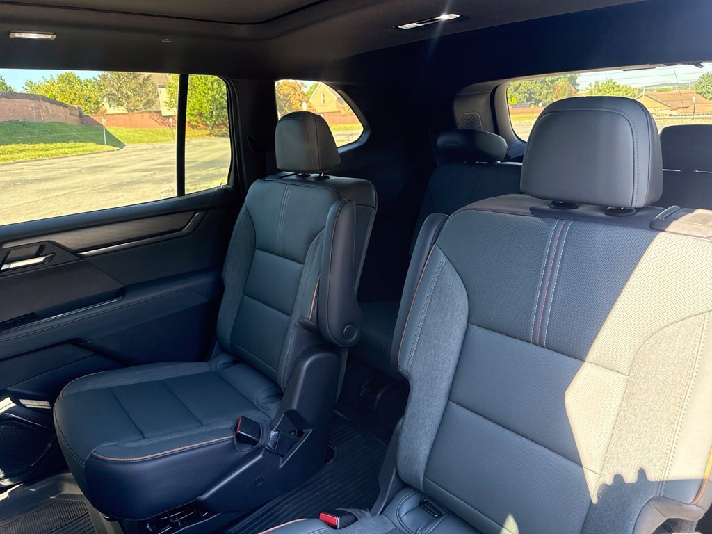 Used 2026 GMC Acadia AT4 w/ Luxury Package AWD/4WD image 22