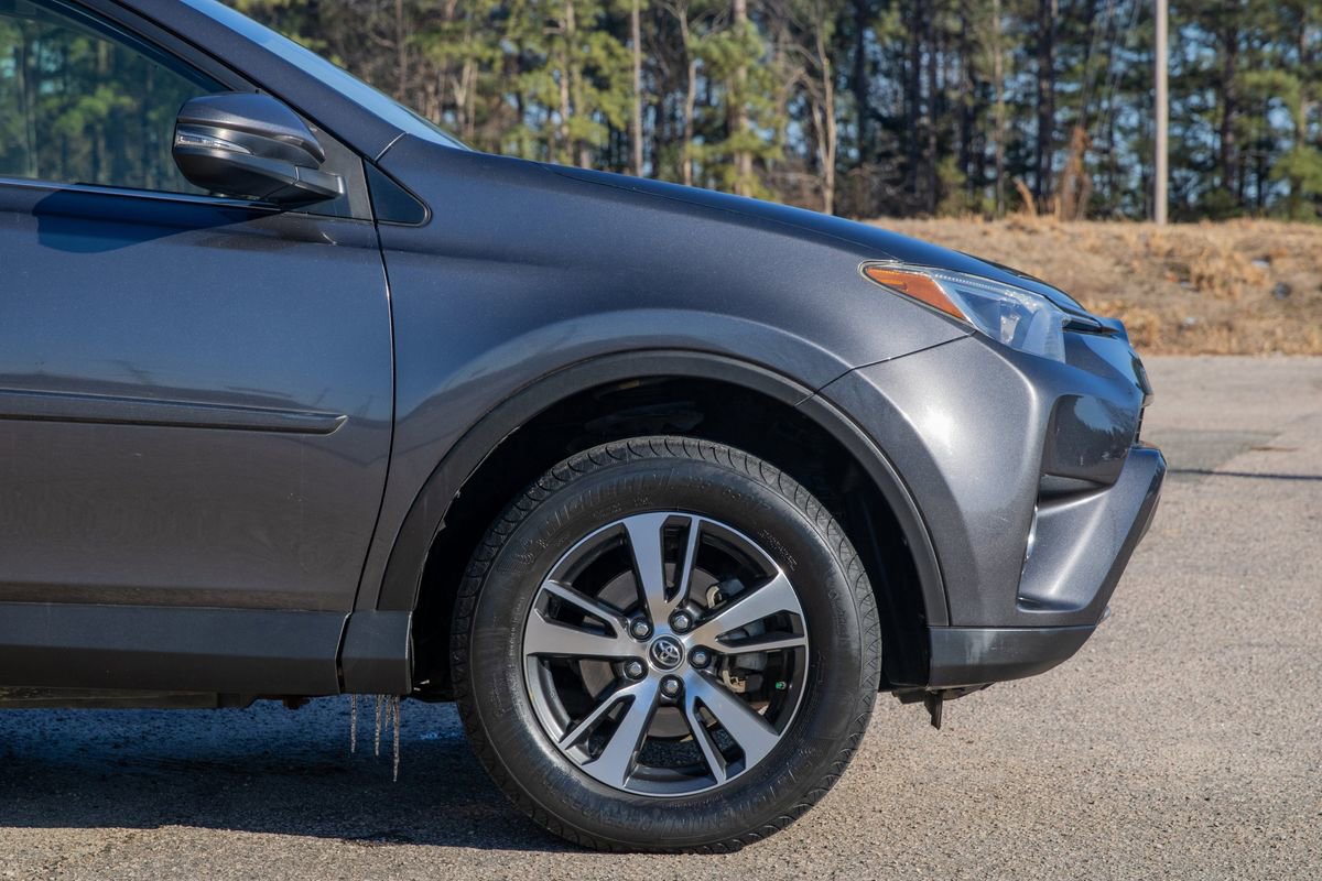 Used 2018 Toyota RAV4 XLE image 5