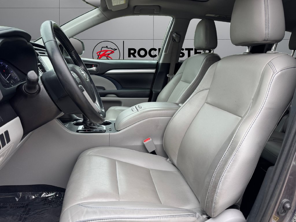 Used 2019 Toyota Highlander XLE AWD/4WD image 10