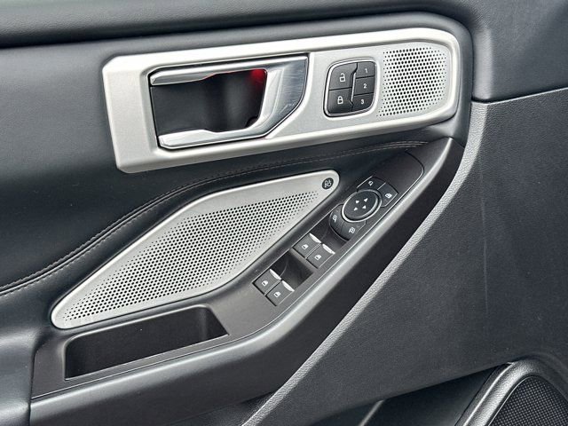 Used 2020 Ford Explorer Platinum w/ Premium Technology Package image 14