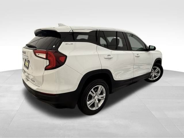 Used 2024 GMC Terrain SLE image 5