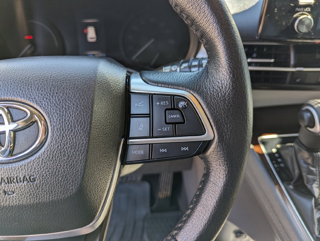 Used 2021 Toyota Sienna XLE AWD/4WD image 18