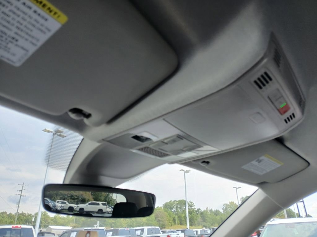 Used 2024 Volkswagen Tiguan SE image 25