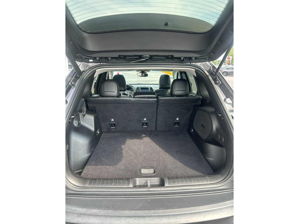 Used 2022 Jeep Cherokee Latitude Lux w/ Sun & Sound Group AWD/4WD image 7