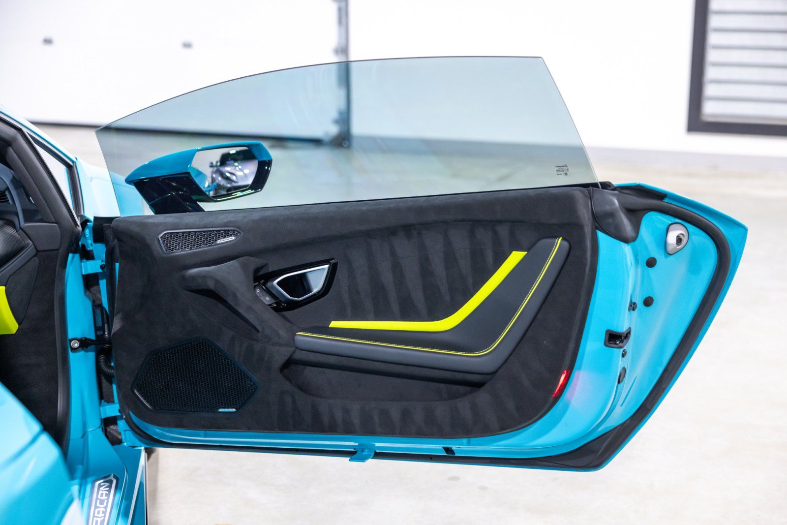Used 2024 Lamborghini Huracan Tecnica RWD image 27