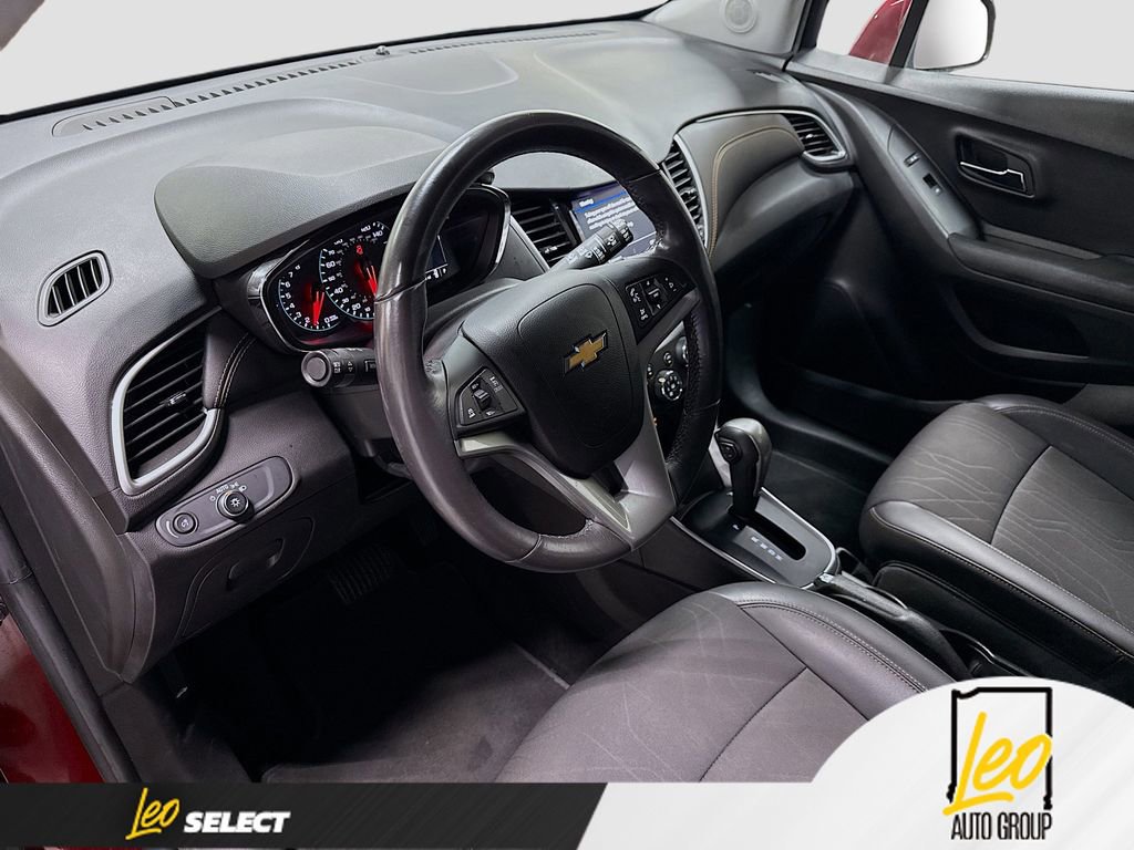 Used 2022 Chevrolet Trax LT w/ LT Convenience Package AWD/4WD image 9