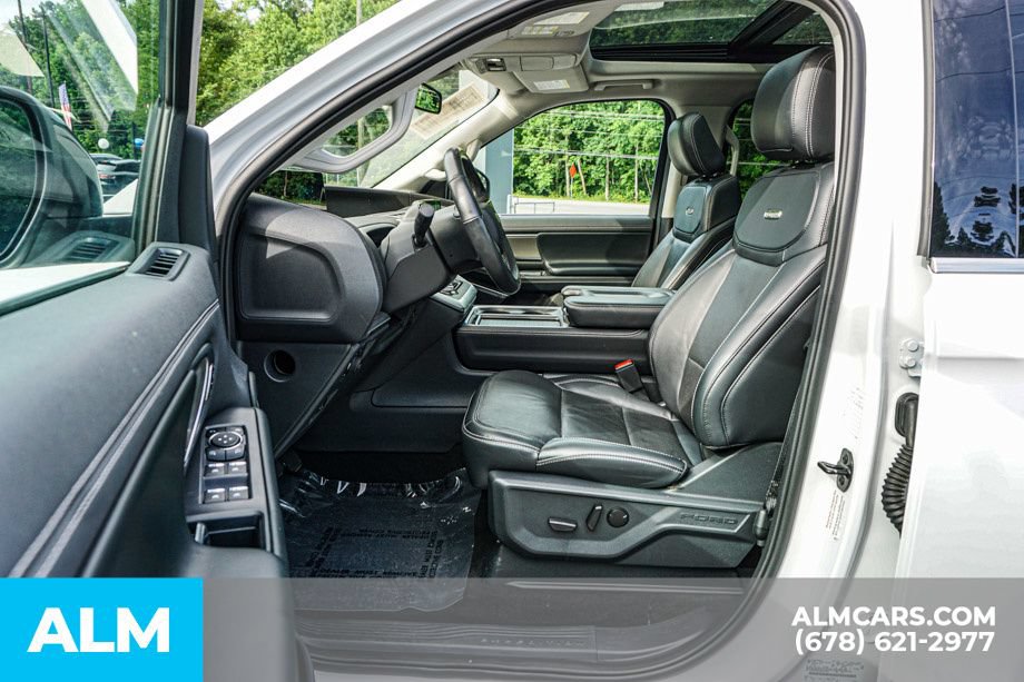 Used 2025 Ford Expedition Platinum AWD/4WD image 18