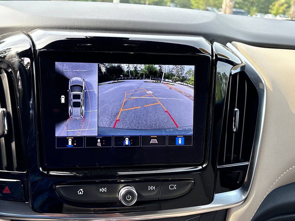 Used 2023 Chevrolet Traverse Premier FWD image 18