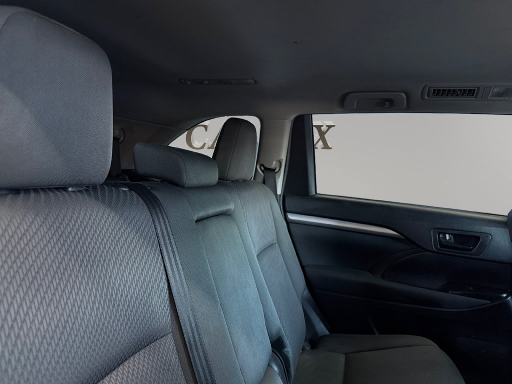 Used 2019 Toyota Highlander LE FWD image 22