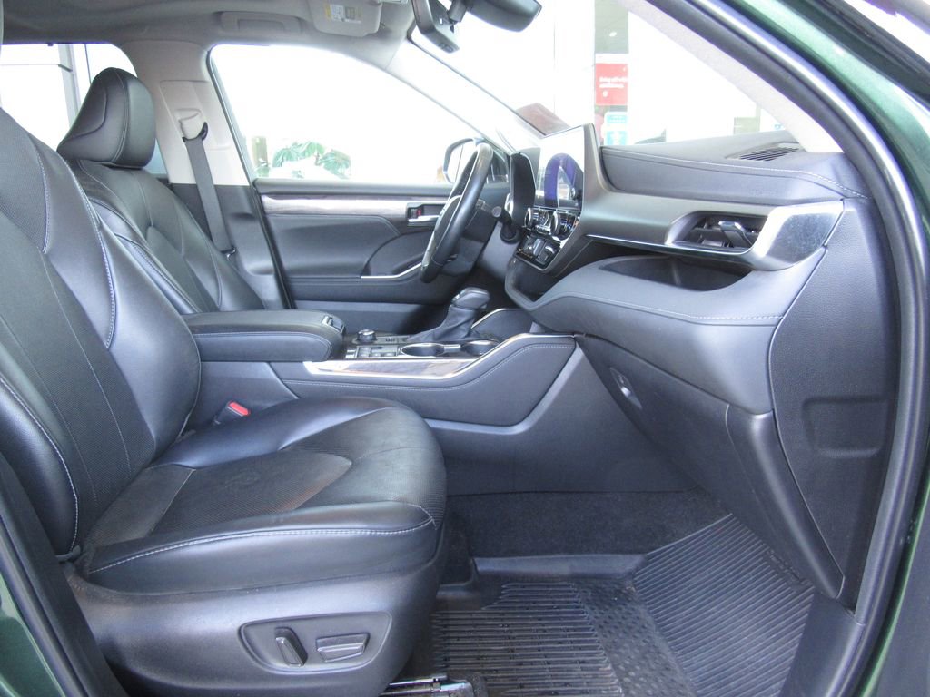 Used 2023 Toyota Highlander Limited image 19