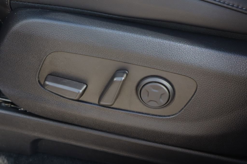 Used 2025 Kia Carnival image 19