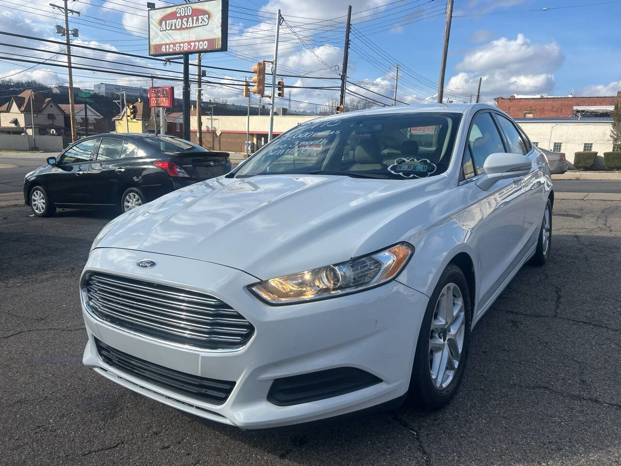Used 2015 Ford Fusion SE image 2
