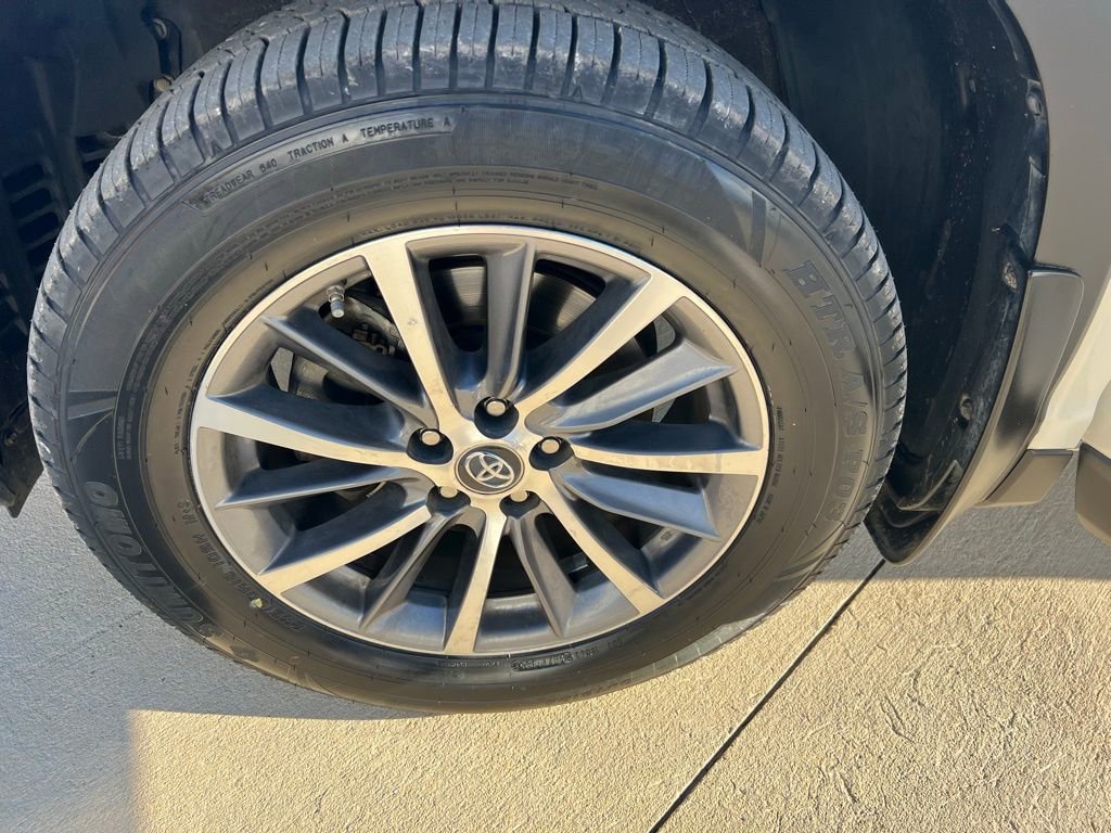 Used 2019 Toyota Highlander XLE image 24