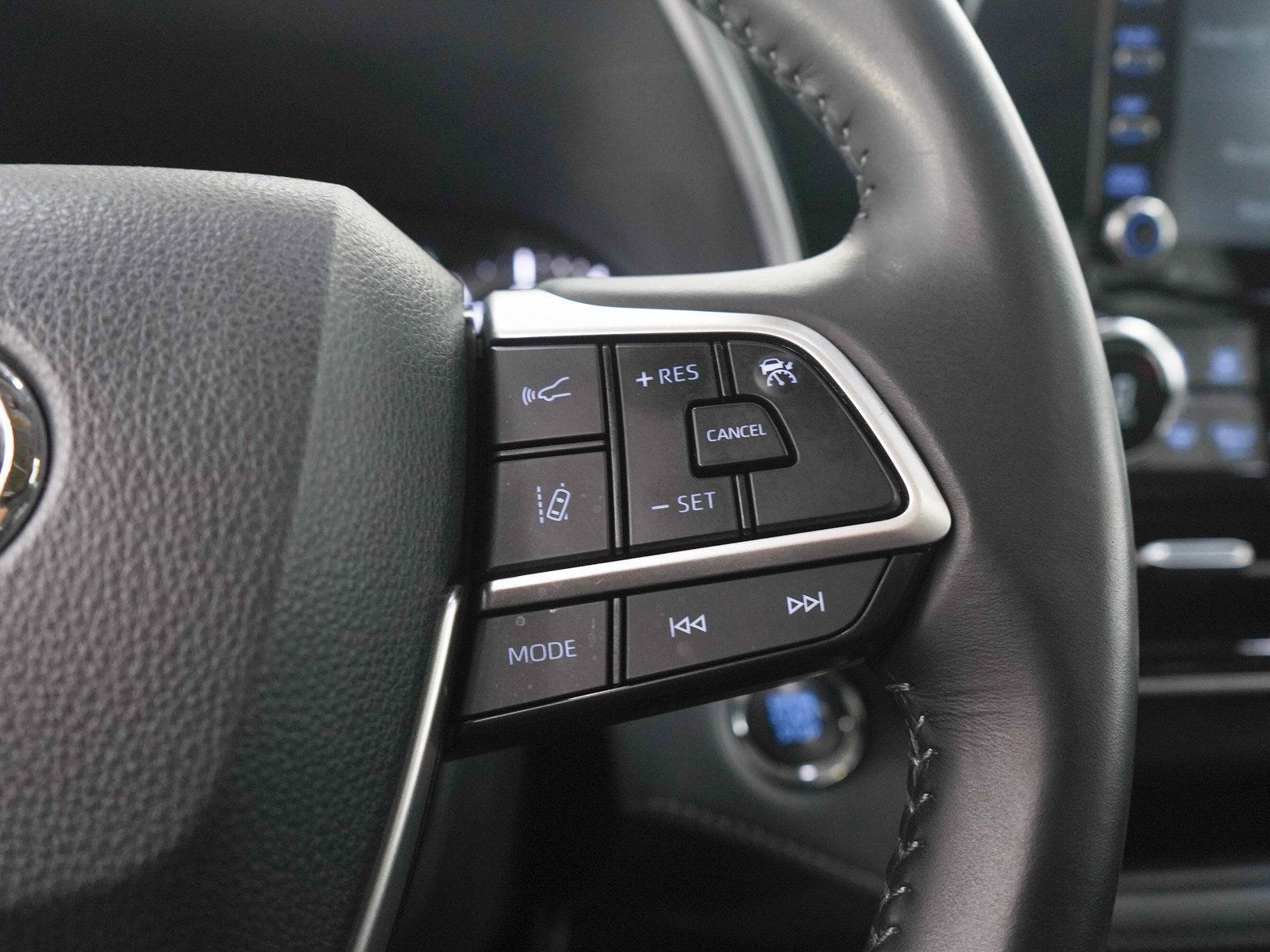 Used 2022 Toyota Highlander XLE AWD/4WD image 27
