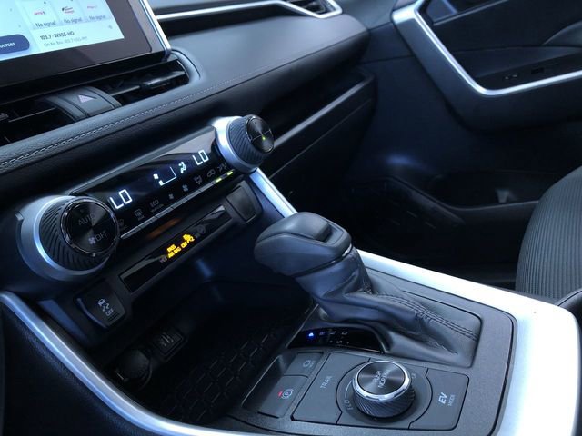 Certified 2025 Toyota RAV4 LE AWD/4WD image 29