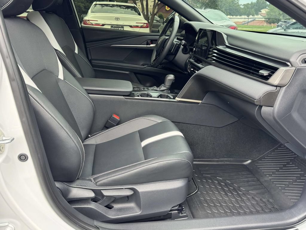 Used 2026 Toyota Camry Hybrid w/ Convenience Package FWD image 15