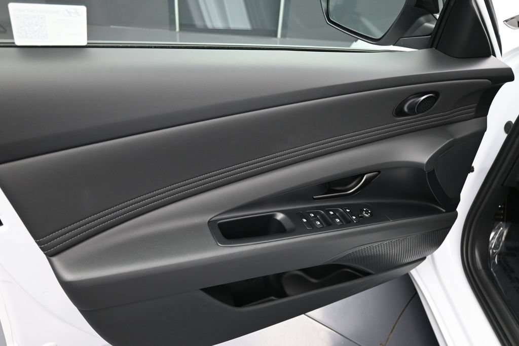 Certified 2025 Hyundai Elantra SEL FWD image 13
