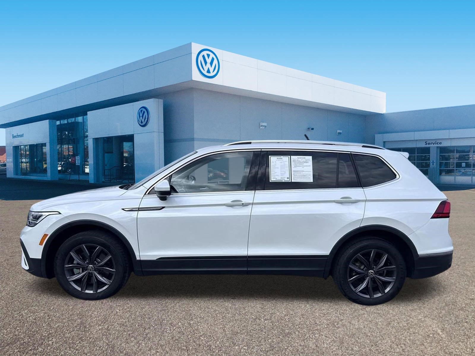Certified 2023 Volkswagen Tiguan SE w/ Panoramic Sunroof Package FWD image 4
