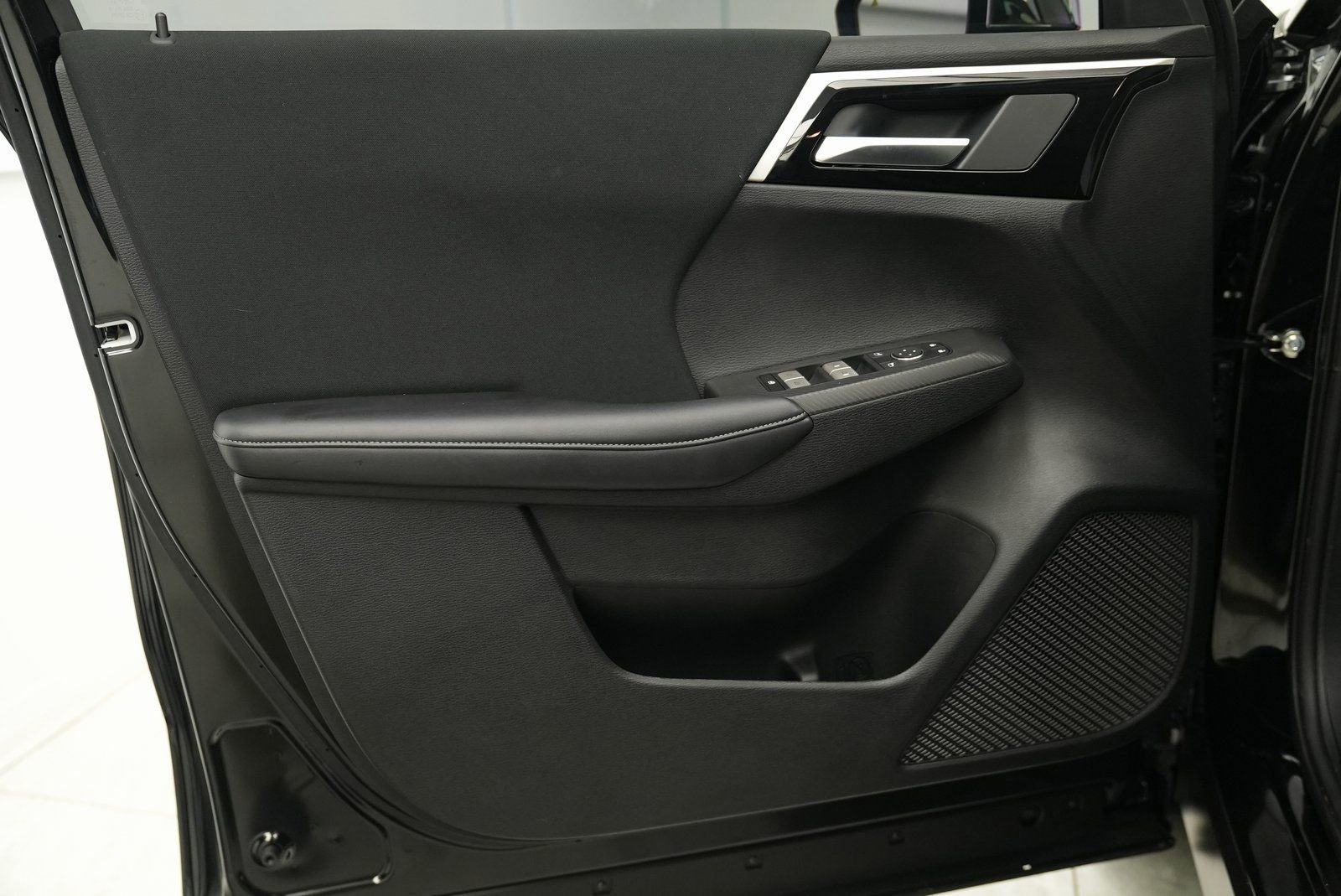 Used 2025 Mitsubishi Outlander ES image 16