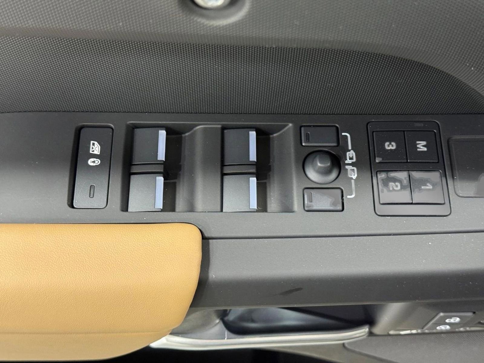 New 2026 Land Rover Defender 110 S image 22