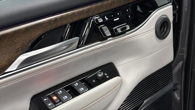 Used 2023 Jeep Grand Wagoneer 4WD image 21