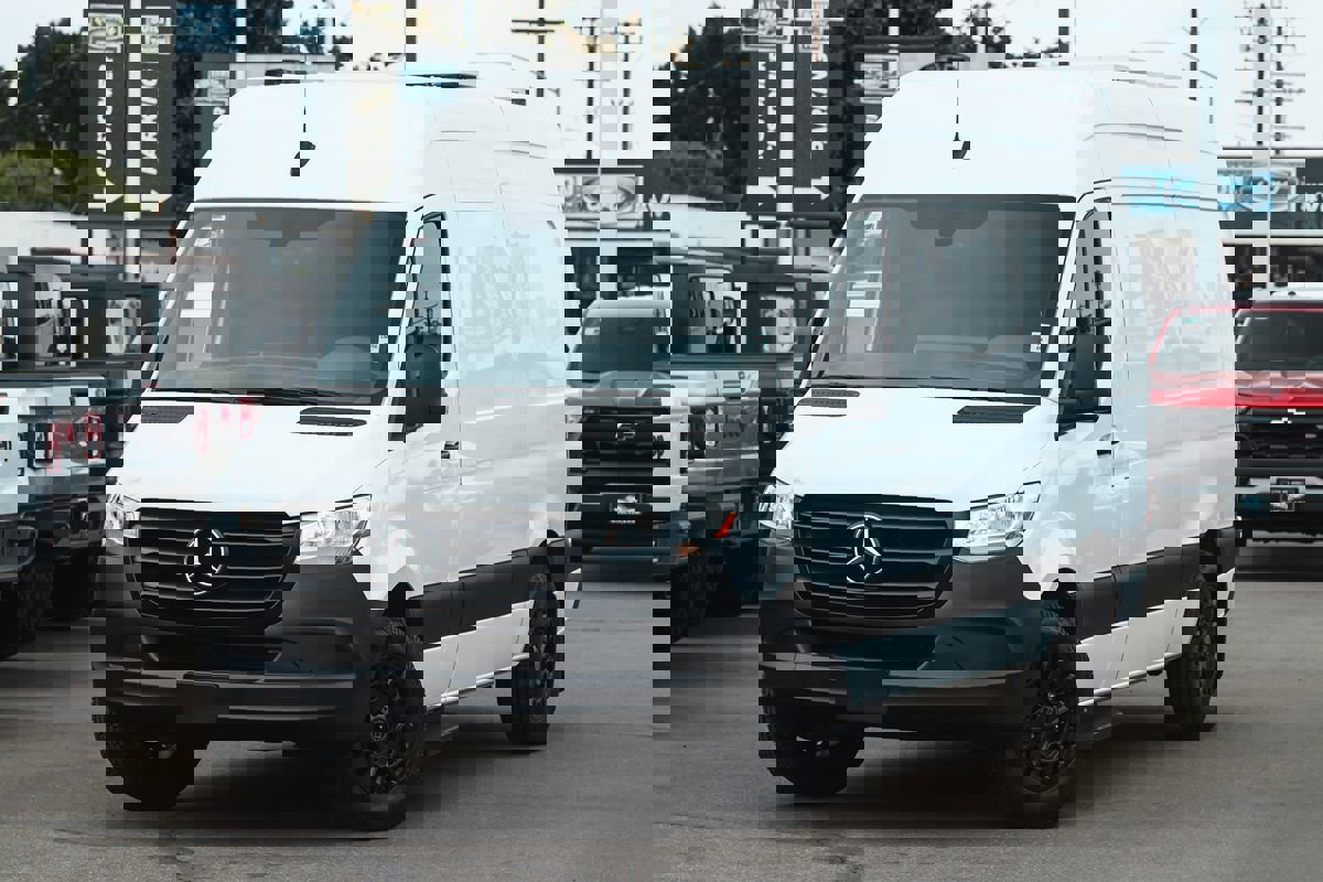 Used 2021 Mercedes-Benz Sprinter 2500 image 4