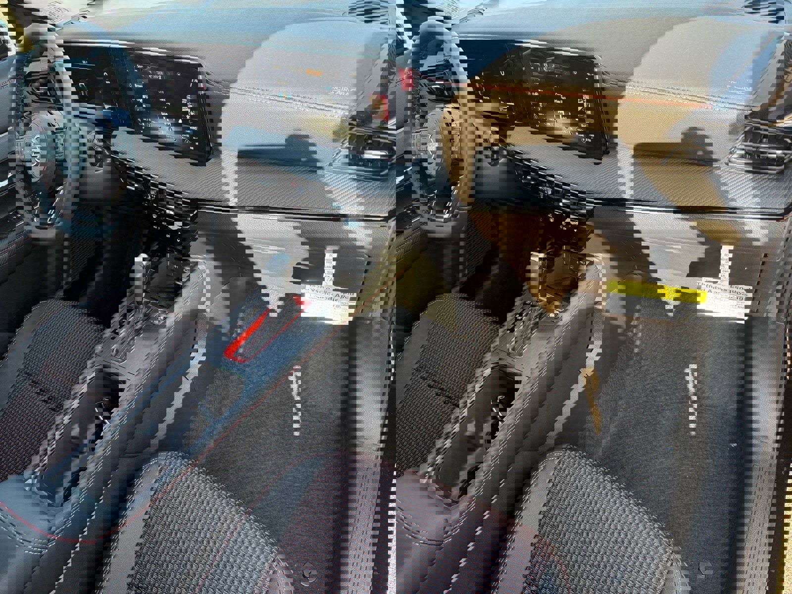 New 2025 Nissan Kicks SR image 11