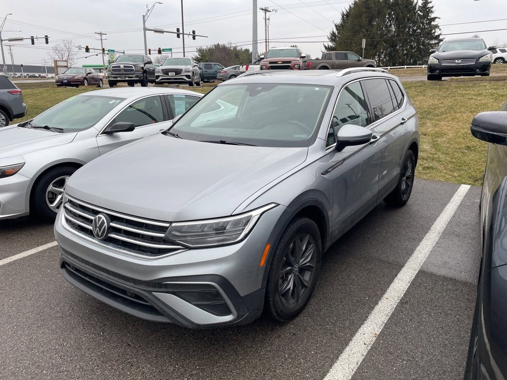 Used 2023 Volkswagen Tiguan SE image 2