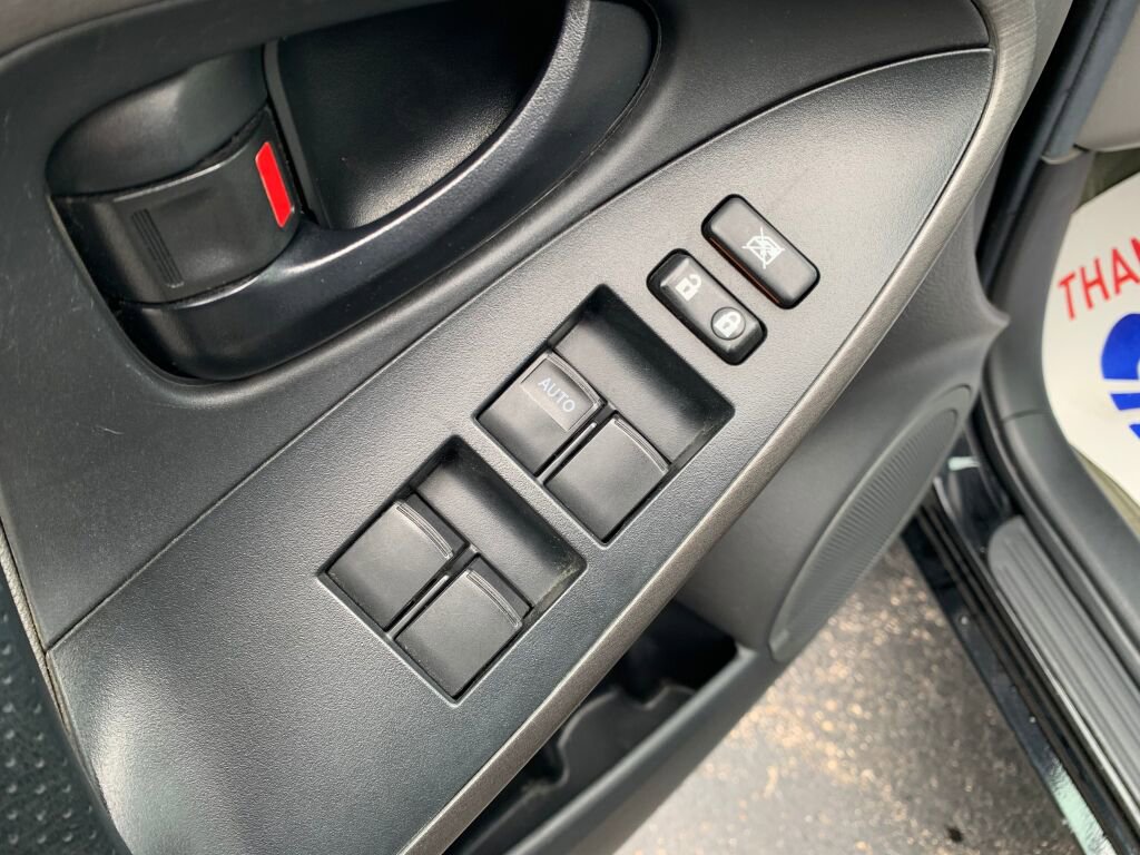 Used 2012 Toyota RAV4 4WD w/ Upgrade Value Pkg image 9