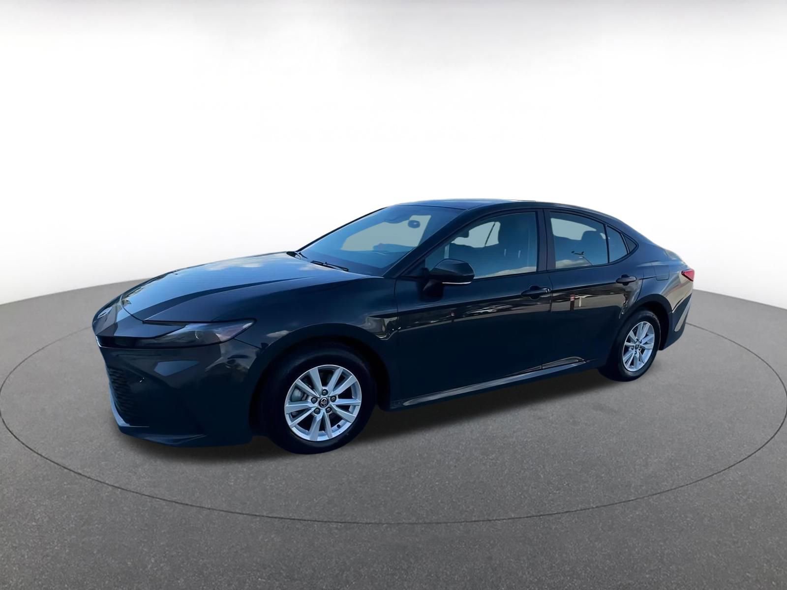Used 2025 Toyota Camry LE image 9