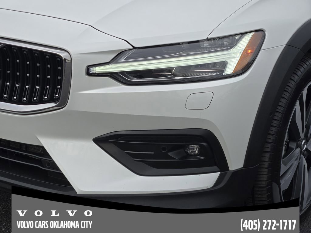 Certified 2025 Volvo V60 B5 Cross Country Plus image 8