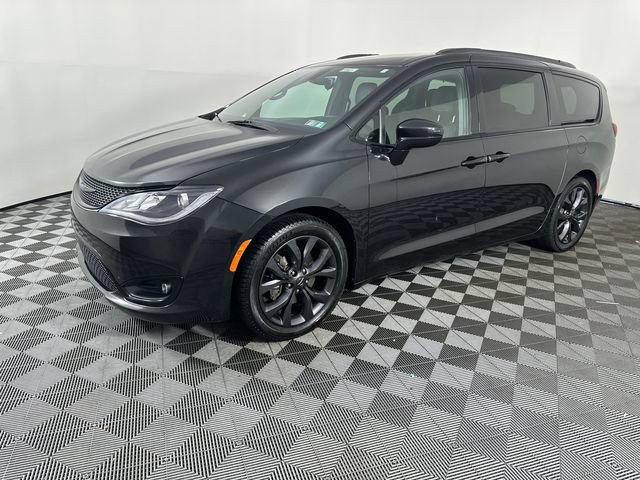 Certified 2018 Chrysler Pacifica Touring-L w/ Premium Audio Group