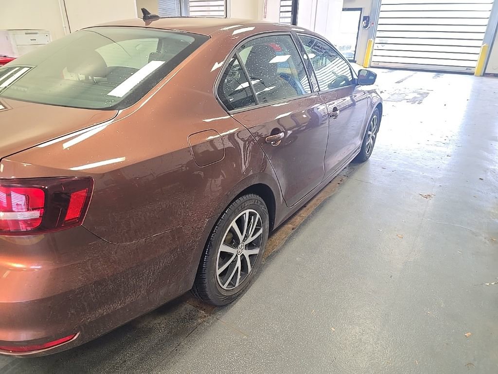 Used 2016 Volkswagen Jetta SE image 4