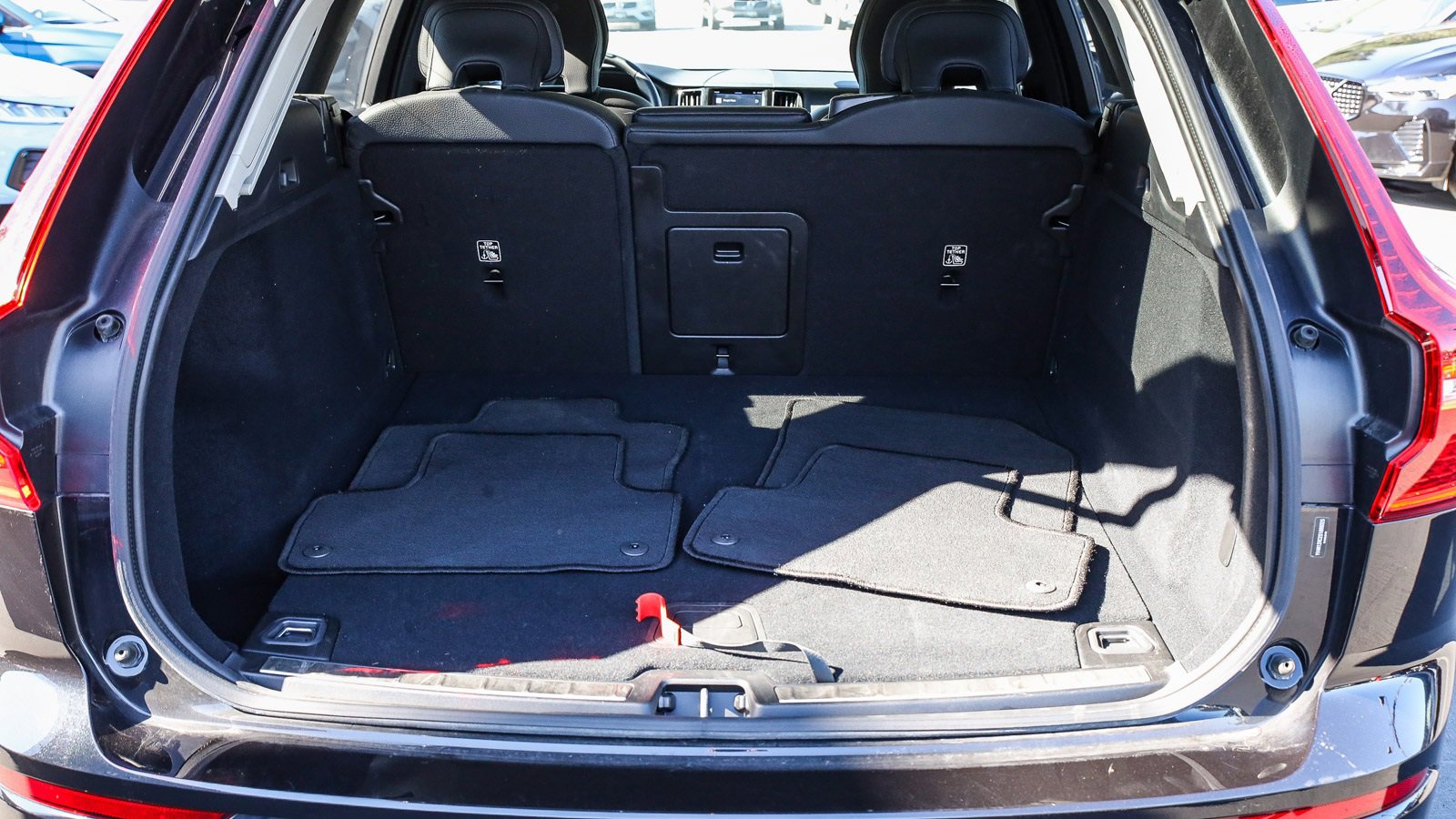 Used 2025 Volvo XC60 B5 Plus image 26